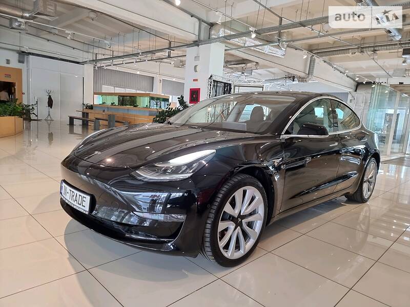 Седан Tesla Model 3 2019 в Киеве