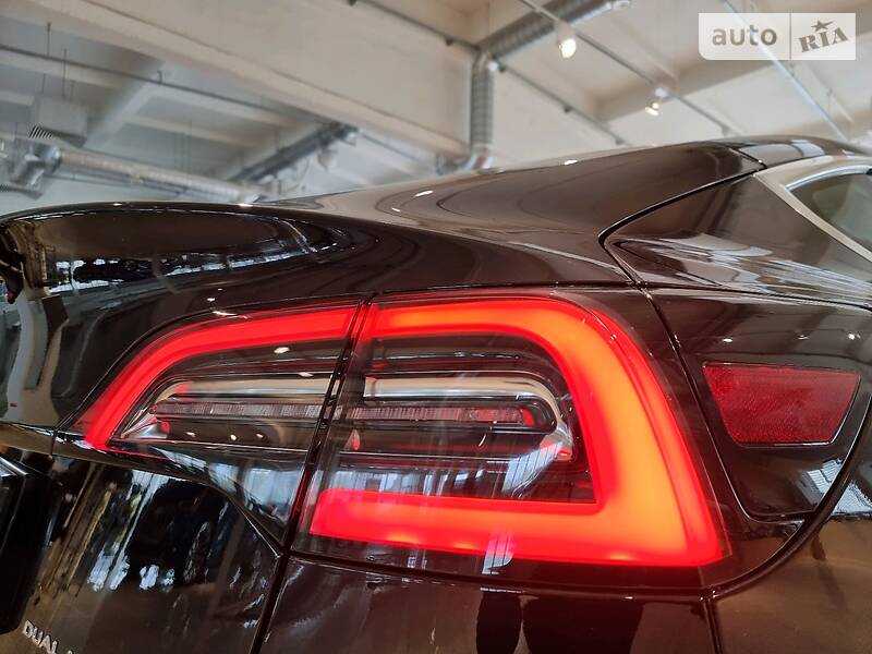 Седан Tesla Model 3 2019 в Киеве
