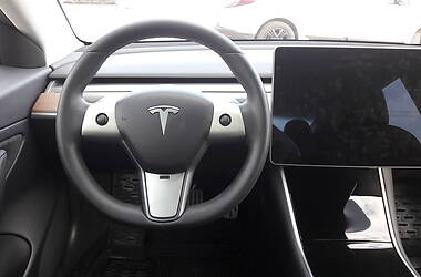 Седан Tesla Model 3 2020 в Черкассах