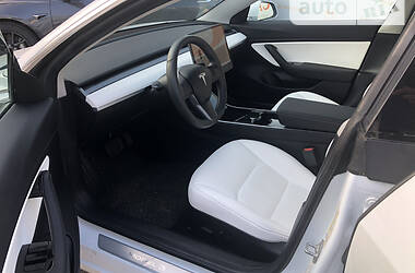 Седан Tesla Model 3 2019 в 