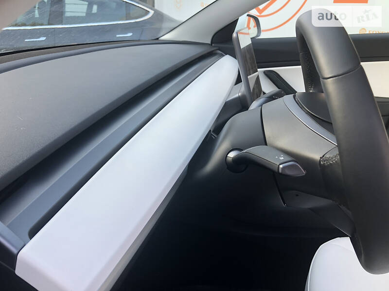 Седан Tesla Model 3 2019 в Києві