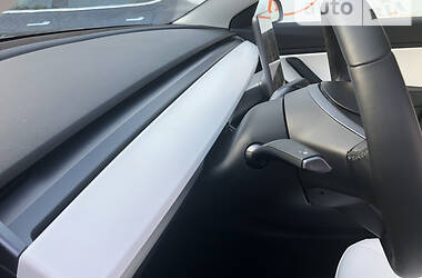 Седан Tesla Model 3 2019 в 