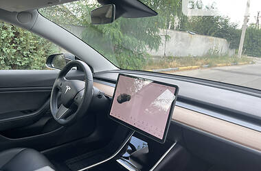 Седан Tesla Model 3 2019 в 