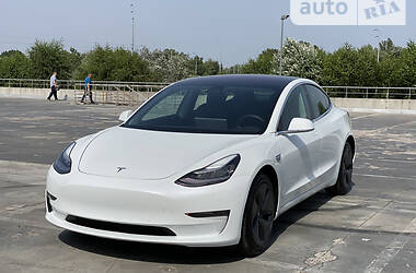 Седан Tesla Model 3 2018 в Киеве