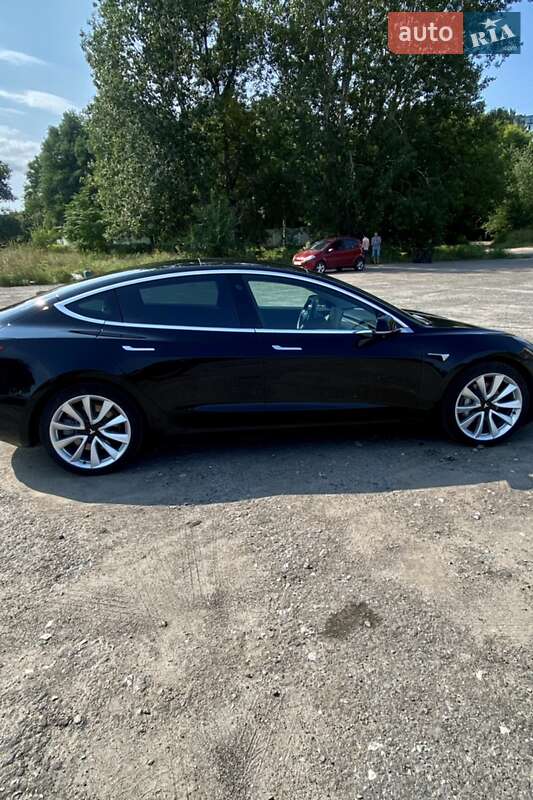 Седан Tesla Model 3 2018 в Дніпрі