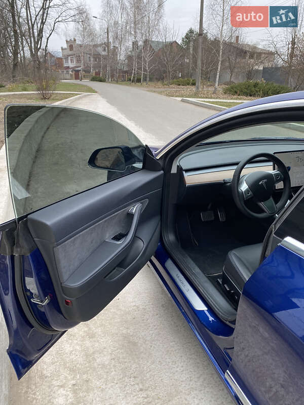 Седан Tesla Model 3 2019 в Сумах