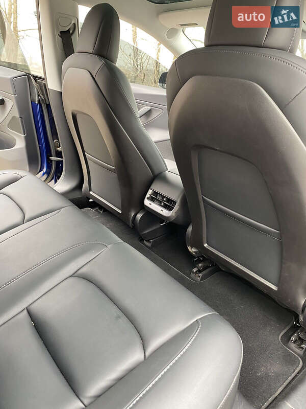 Седан Tesla Model 3 2019 в Сумах