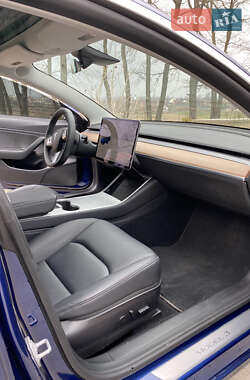 Седан Tesla Model 3 2019 в Сумах
