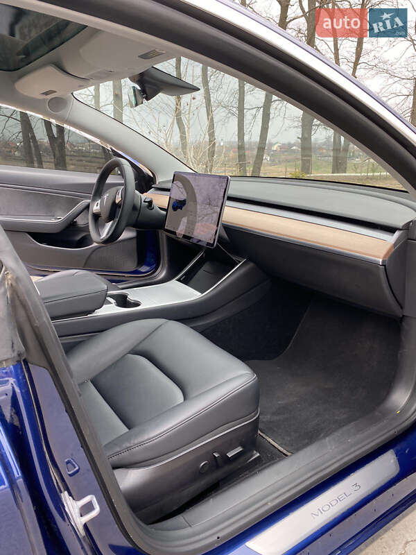Седан Tesla Model 3 2019 в Сумах