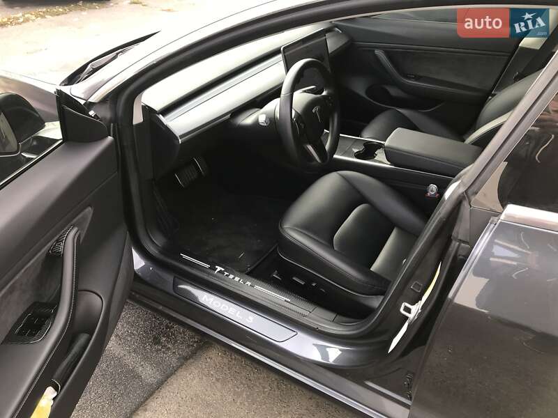 Седан Tesla Model 3 2018 в Одесі