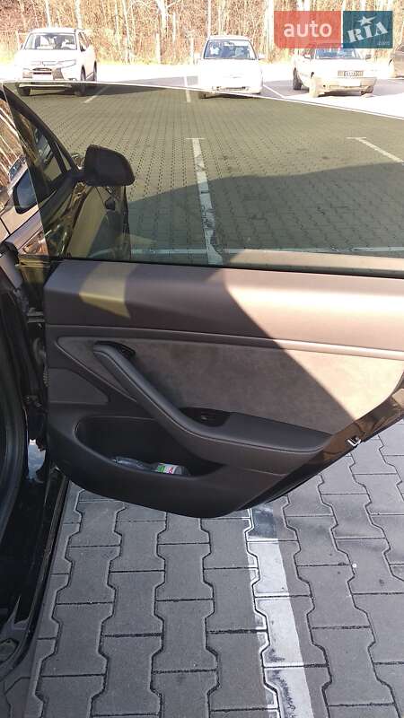 Седан Tesla Model 3 2019 в Чернигове