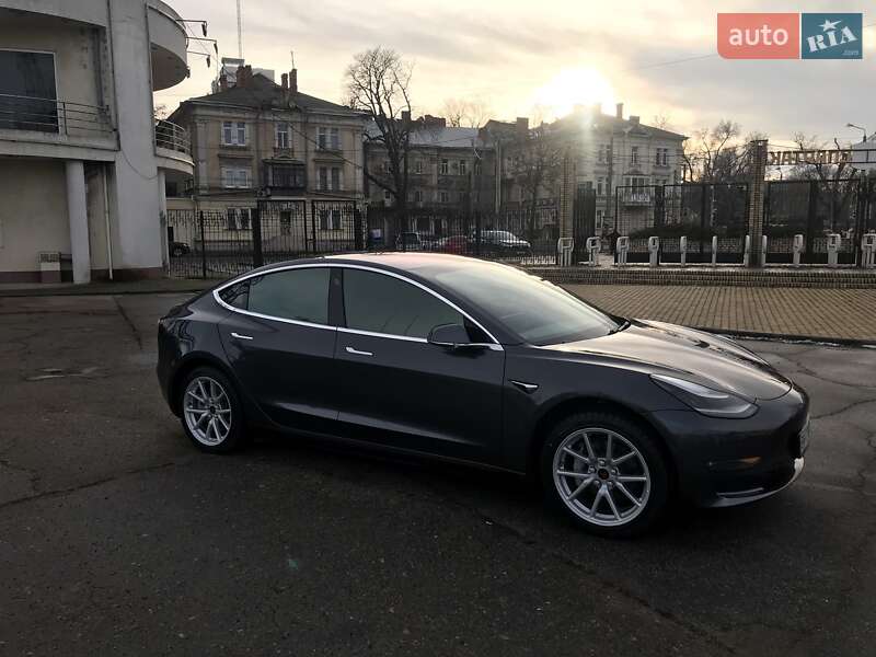 Седан Tesla Model 3 2018 в Одесі