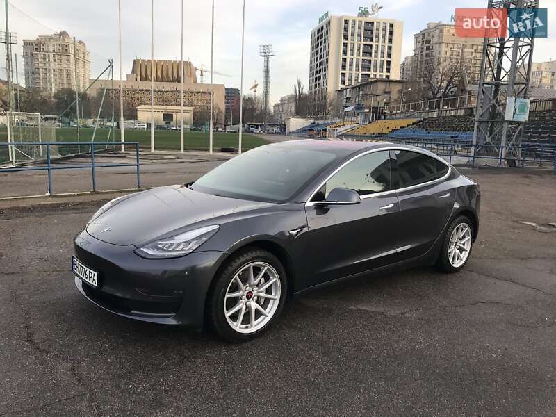 Седан Tesla Model 3 2018 в Одесі