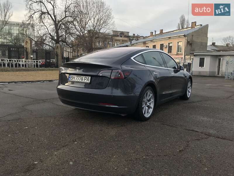 Седан Tesla Model 3 2018 в Одесі