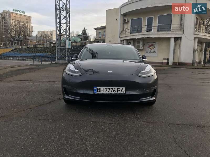 Седан Tesla Model 3 2018 в Одесі