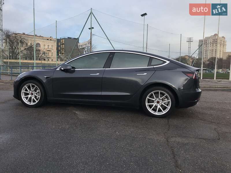 Седан Tesla Model 3 2018 в Одесі