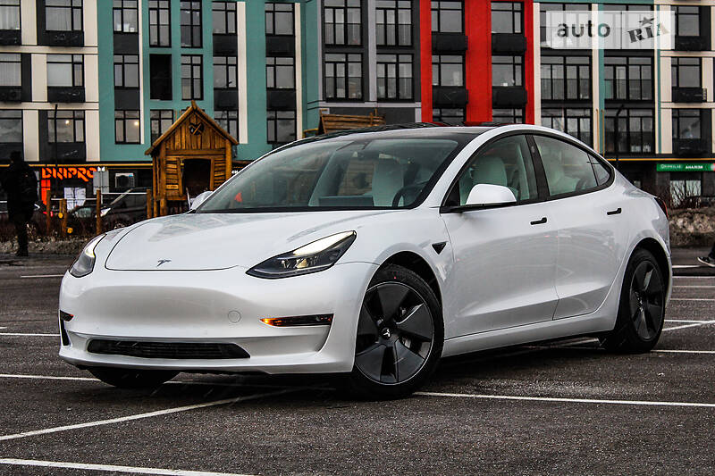 Седан Tesla Model 3 2021 в Києві