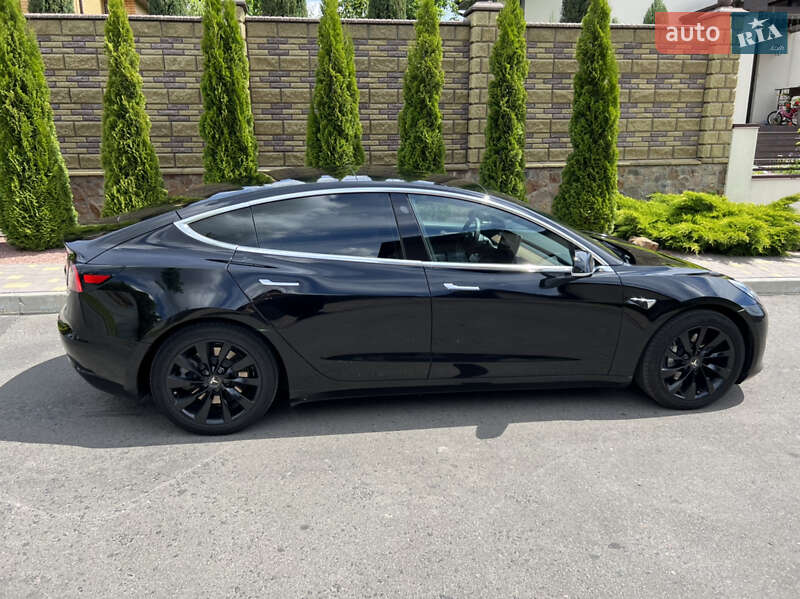 Седан Tesla Model 3 2019 в Ровно