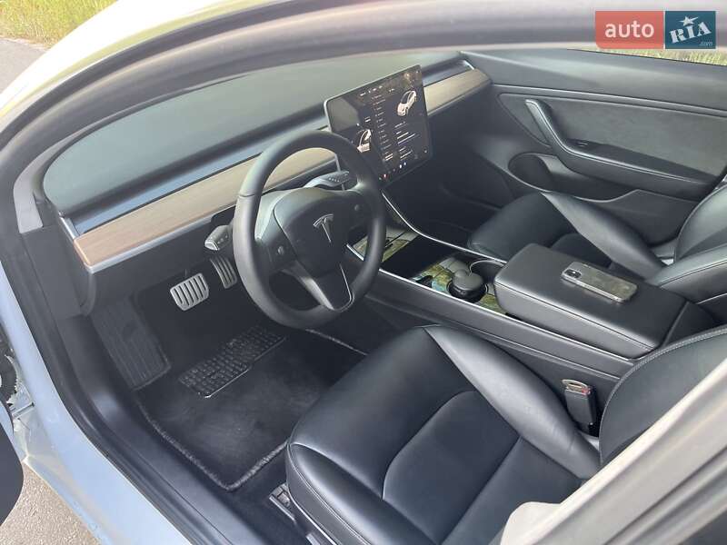 Ліфтбек Tesla Model 3 2019 в Харкові