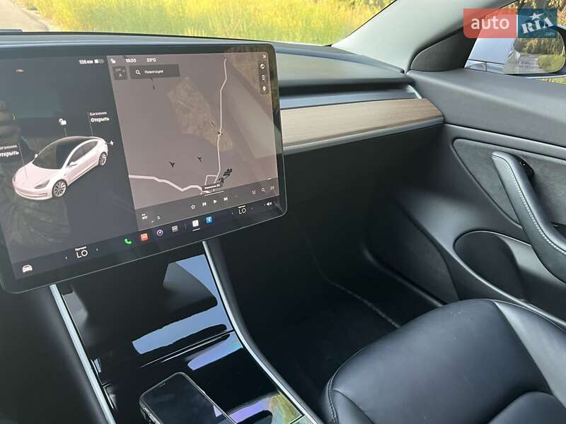 Ліфтбек Tesla Model 3 2019 в Харкові