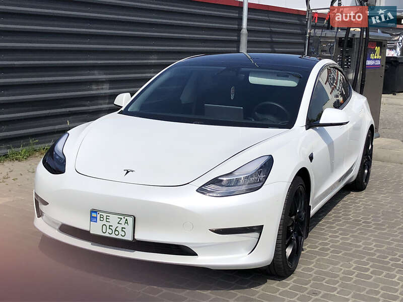 Седан Tesla Model 3 2019 в Ивано-Франковске