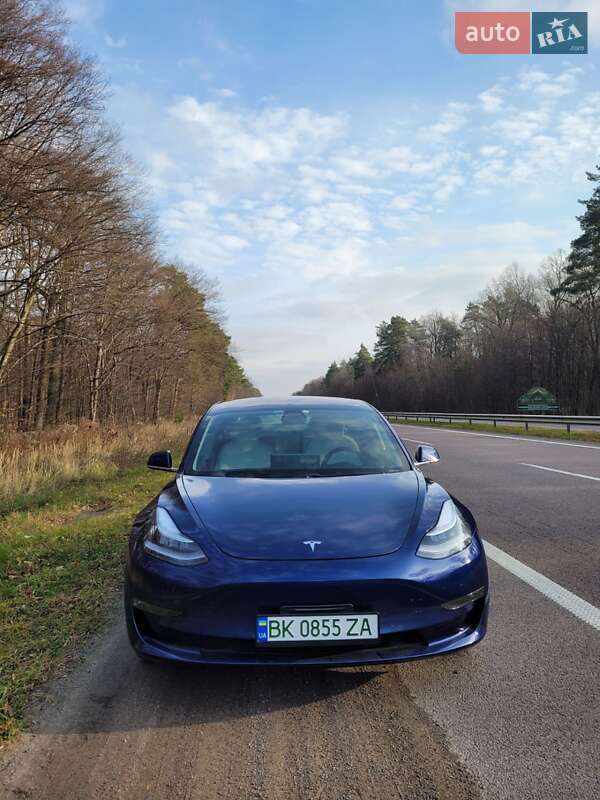 Седан Tesla Model 3 2019 в Ровно