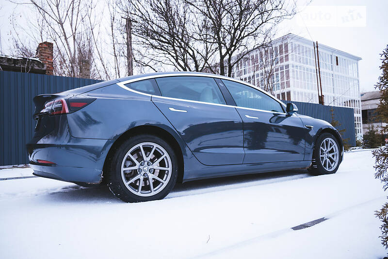 Седан Tesla Model 3 2018 в Кропивницком