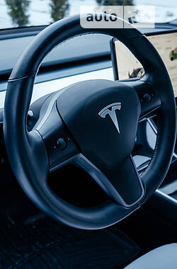 Седан Tesla Model 3 2018 в Кропивницком