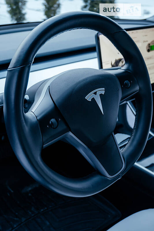 Седан Tesla Model 3 2018 в Кропивницком