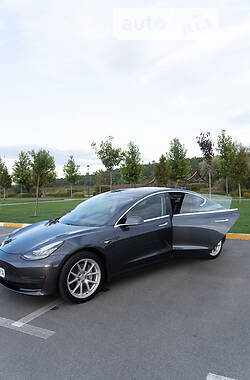 Седан Tesla Model 3 2018 в Києві