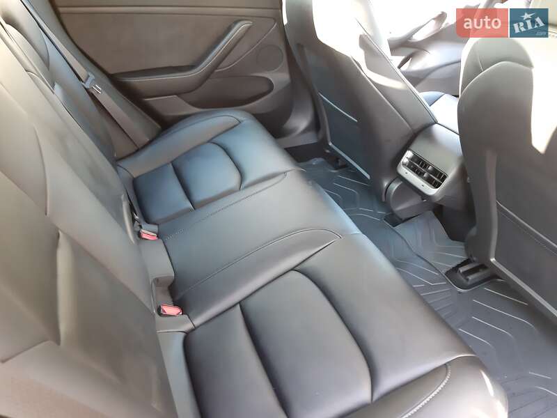 Седан Tesla Model 3 2021 в Дніпрі