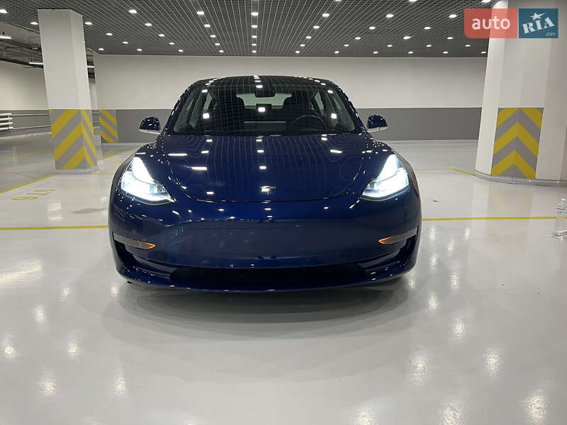 Седан Tesla Model 3 2018 в Киеве