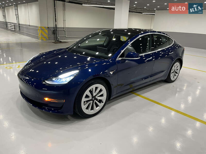 Седан Tesla Model 3 2018 в Киеве
