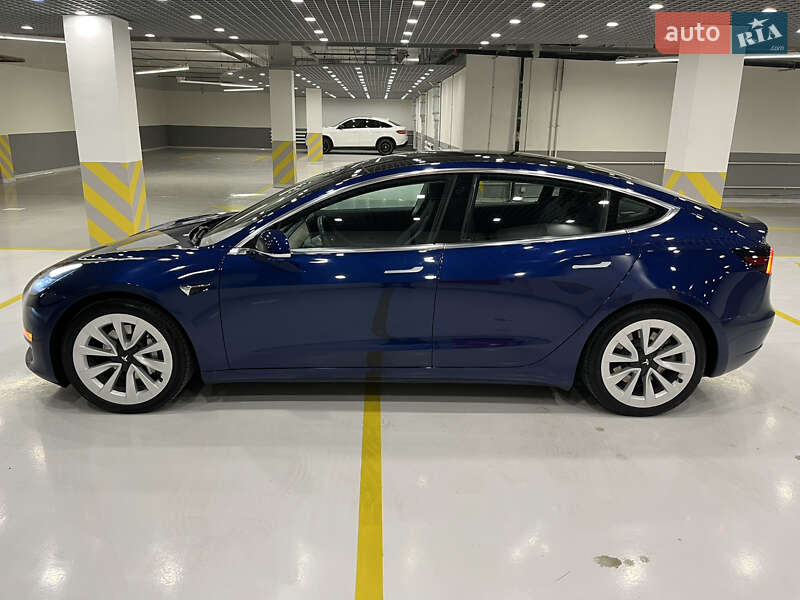 Седан Tesla Model 3 2018 в Киеве