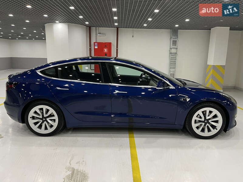 Седан Tesla Model 3 2018 в Киеве