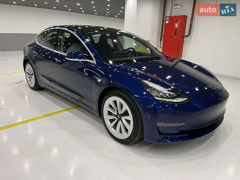 Седан Tesla Model 3 2018 в Києві