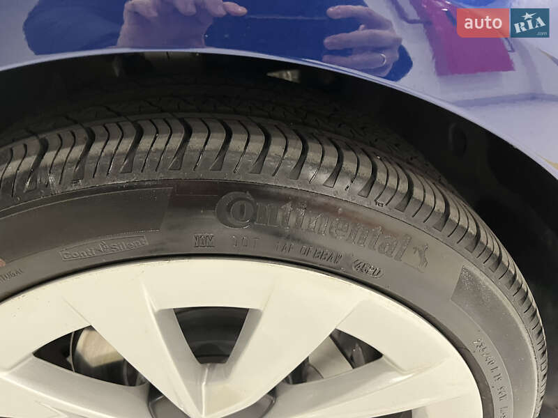 Седан Tesla Model 3 2018 в Киеве