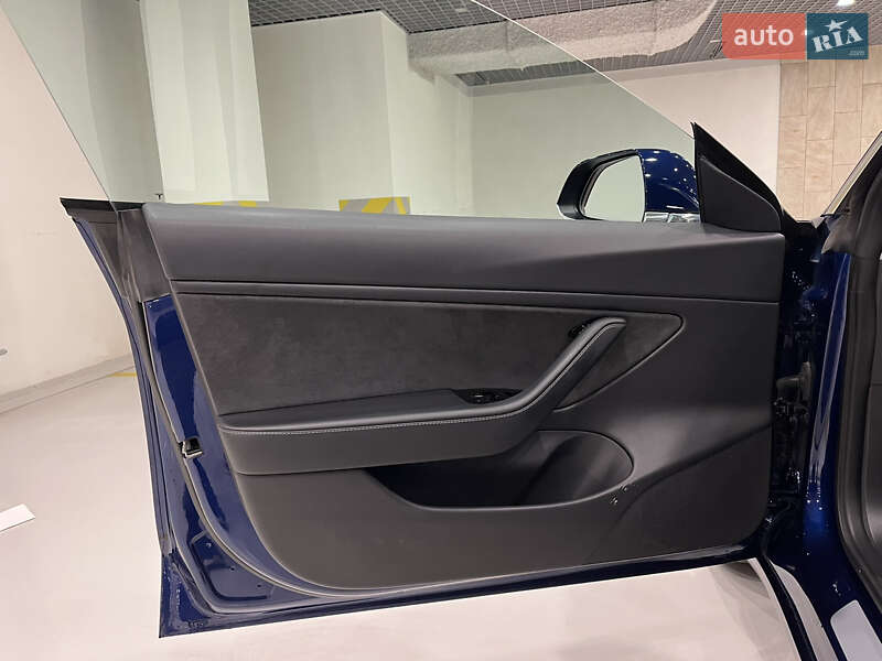 Седан Tesla Model 3 2018 в Киеве