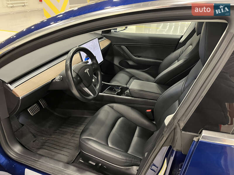 Седан Tesla Model 3 2018 в Киеве