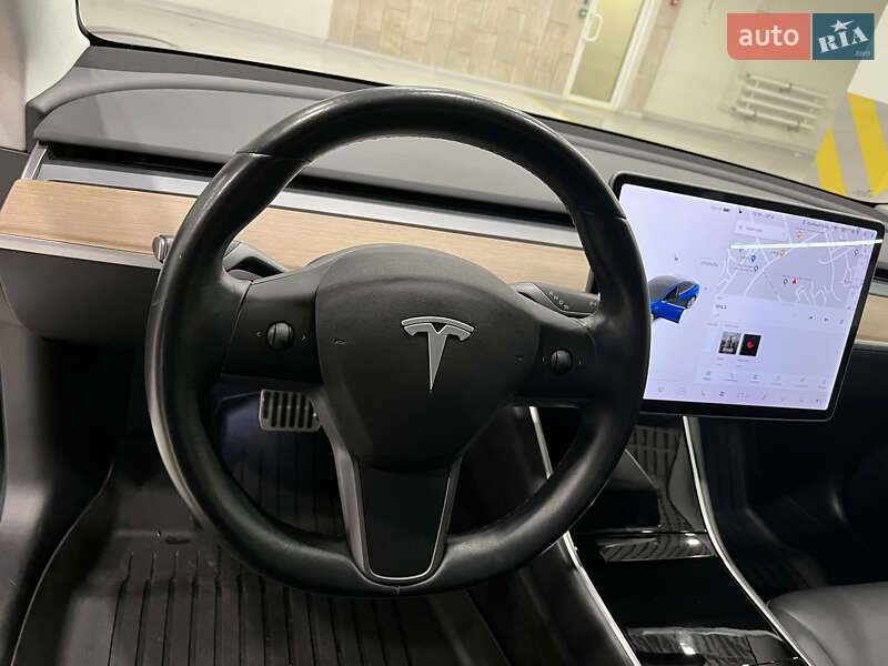 Седан Tesla Model 3 2018 в Киеве
