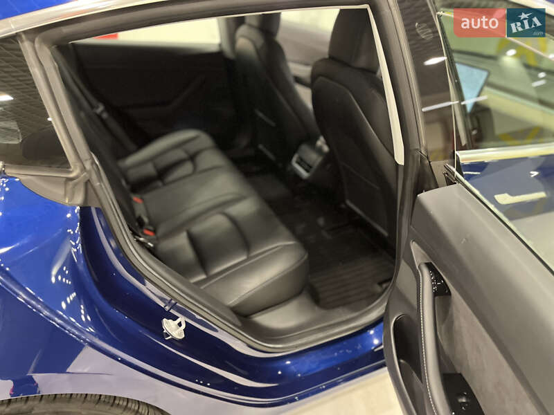 Седан Tesla Model 3 2018 в Киеве