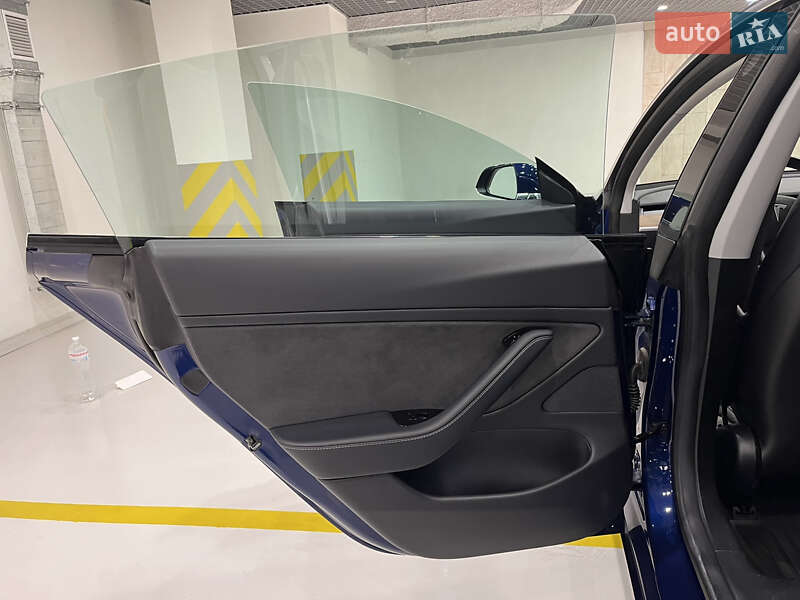 Седан Tesla Model 3 2018 в Києві