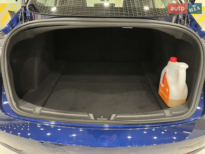 Седан Tesla Model 3 2018 в Киеве