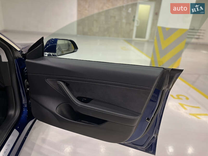 Седан Tesla Model 3 2018 в Киеве