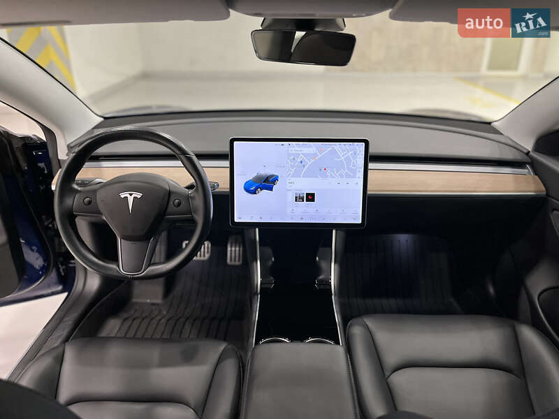 Седан Tesla Model 3 2018 в Києві