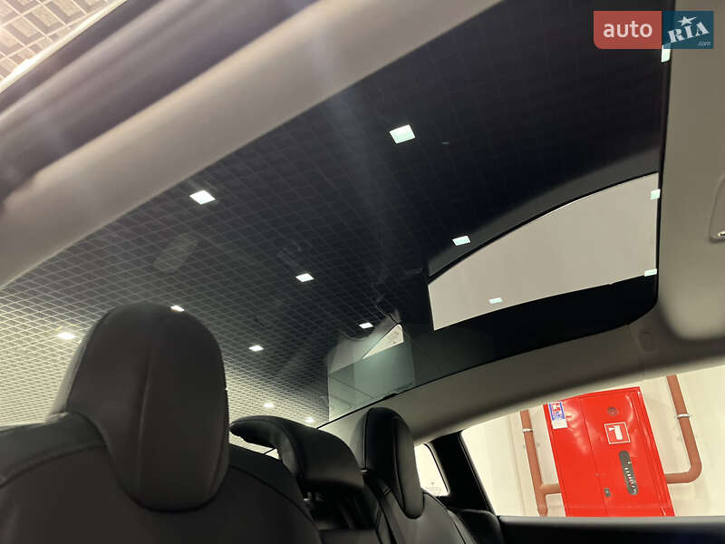 Седан Tesla Model 3 2018 в Киеве