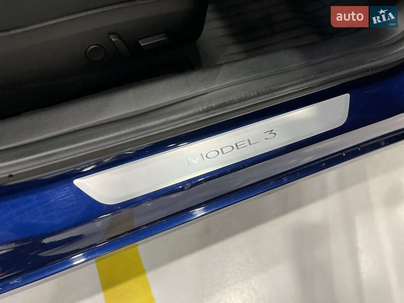 Седан Tesla Model 3 2018 в Киеве