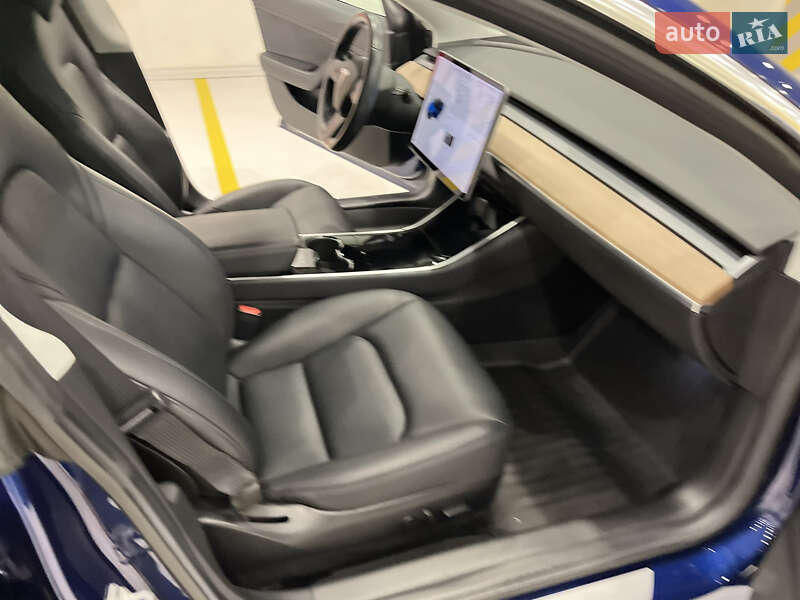 Седан Tesla Model 3 2018 в Киеве
