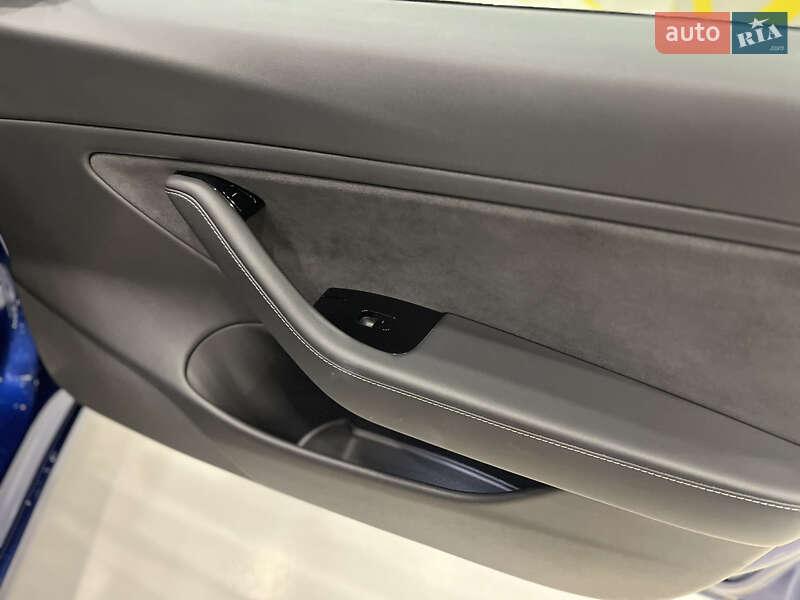 Седан Tesla Model 3 2018 в Киеве