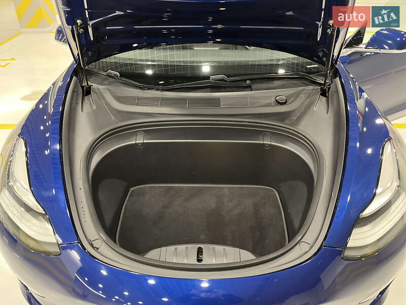 Седан Tesla Model 3 2018 в Киеве